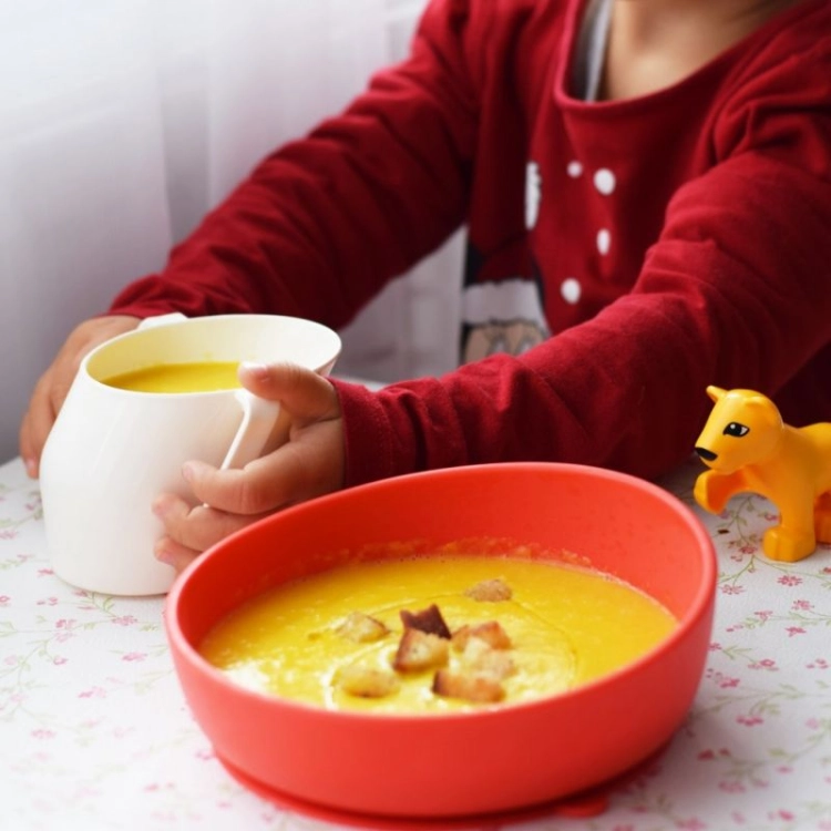 Talerzyk z Przyssawką - Miseczka Doidy Bow - Czerwony