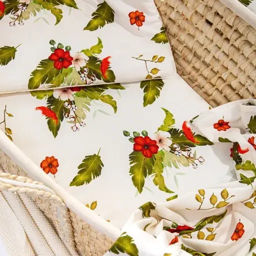 Bambusowa Poduszka Niemowlęca Yenka Flowers w Koszu Mojżesza