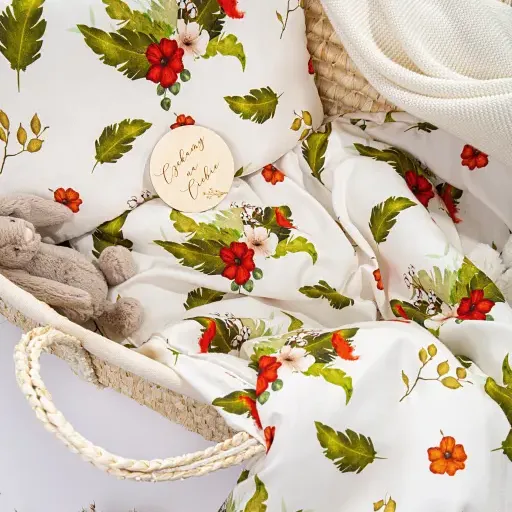 Bambusowa Pościel dla Niemowląt z Wypełnieniem Yenka Flowers w Koszu Mojżesza z Króliczkiem Szarym