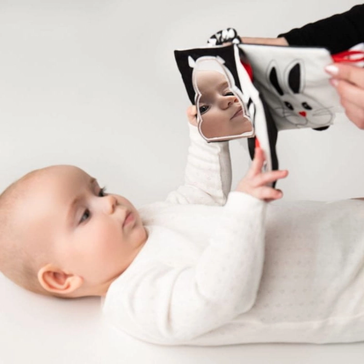 Książeczka Sensoryczna Kontrastowa Kto to? Co to? - Mom's Care