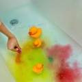 Kaczki do Kąpieli z Tabletkami Barwiącymi Wodę - Mom's Care
