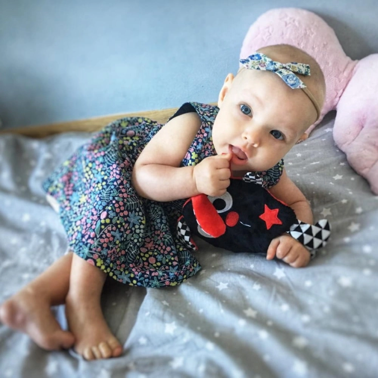 Szeleścik Sensoryczny z Gwiazdką Czarny - Mom's Care