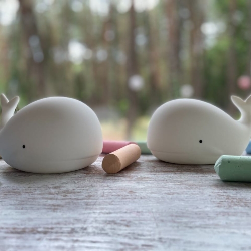 Lampka Nocna Dla Dzieci Stojąca Wieloryb z Pilotem Świecący Światłęm — Rabbit and Friends