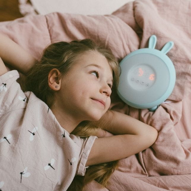 Lampka Nocna Dla Dzieci Stojąca Budzik Zielony Królik — Rabbit and Friends