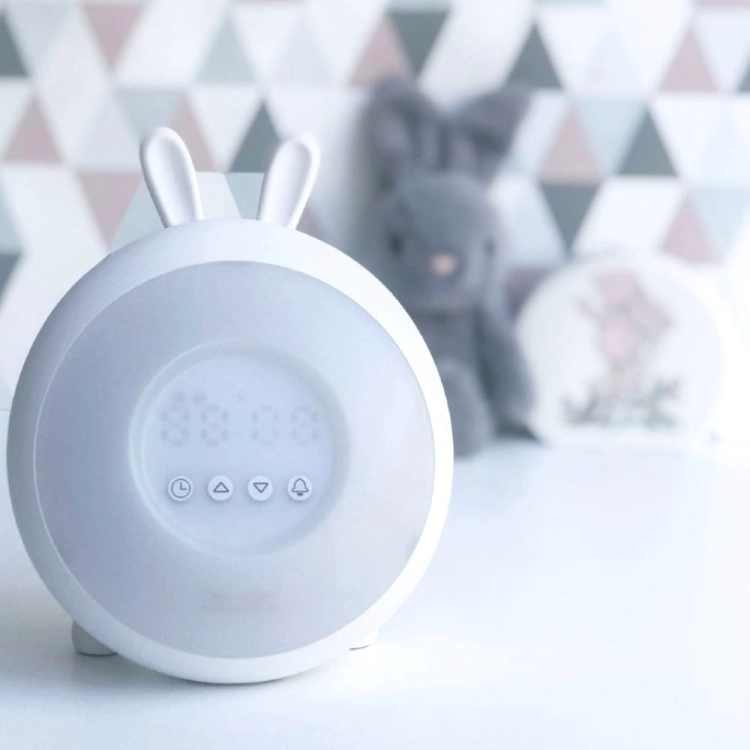 Lampka Nocna Dla Dzieci Stojąca Budzik Biały Królik — Rabbit and Friends