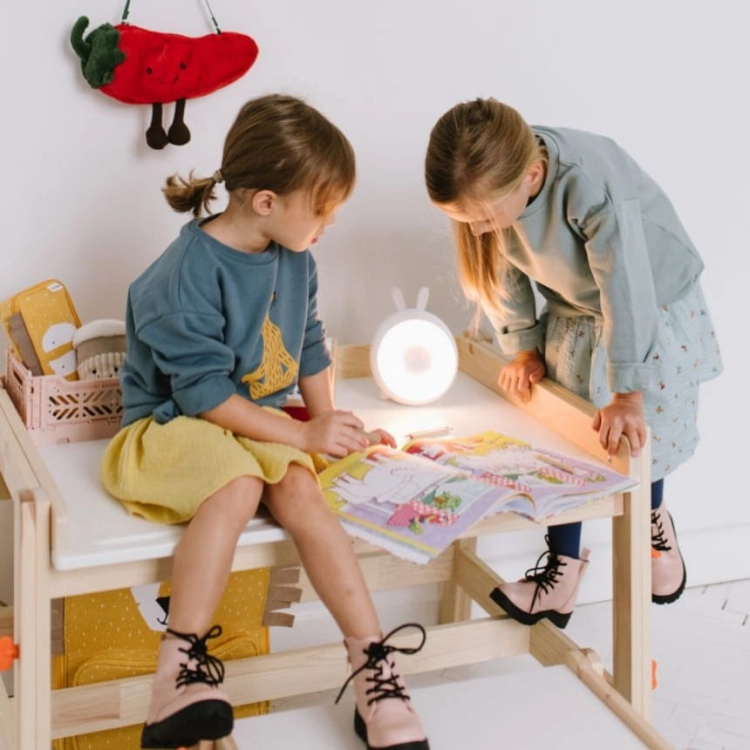Lampka Nocna Dla Dzieci Stojąca Budzik Biały Królik — Rabbit and Friends