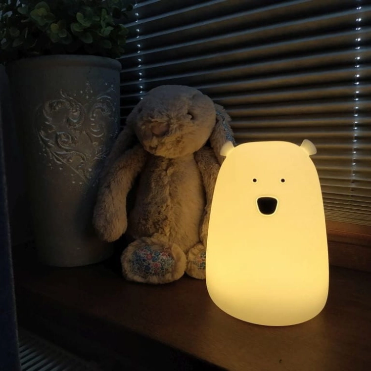 Lampka Nocna Dla Dzieci Stojąca Miś Duży Biały Włączony — Rabbit and Friends