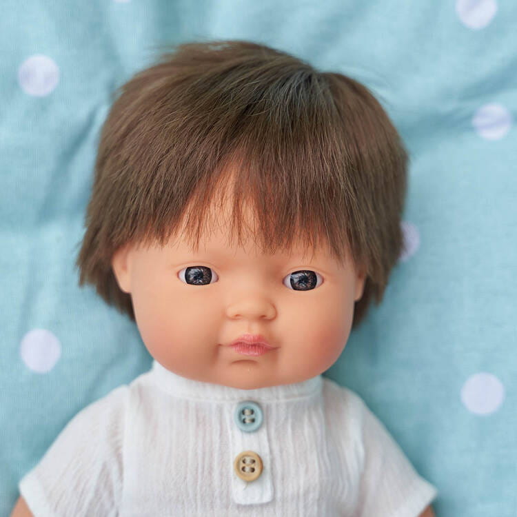 Lalka Chłopiec Europejczyk Brązowe Włosy 38cm Miniland Doll