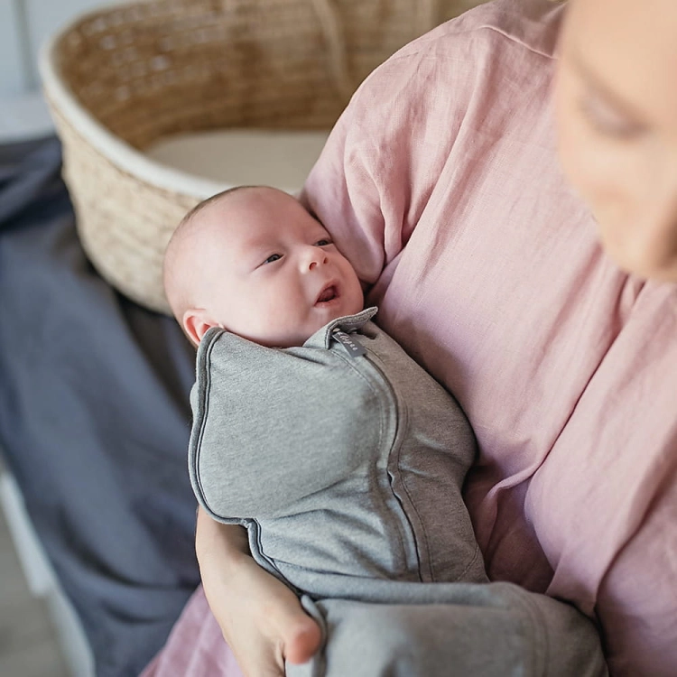 Otulacz dla Niemowlaka z Czapeczką First Step Melanżowy Jasny Szary - Sleepee