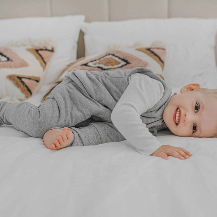 Śpiworek Niemowlęcy do Spania Dwustronny z Nóżkami Melanżowy Szary 1-2 Lata — Sleepee