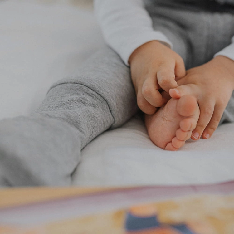 Śpiworek Niemowlęcy do Spania Dwustronny z Nóżkami Melanżowy Szary 1-2 Lata — Sleepee