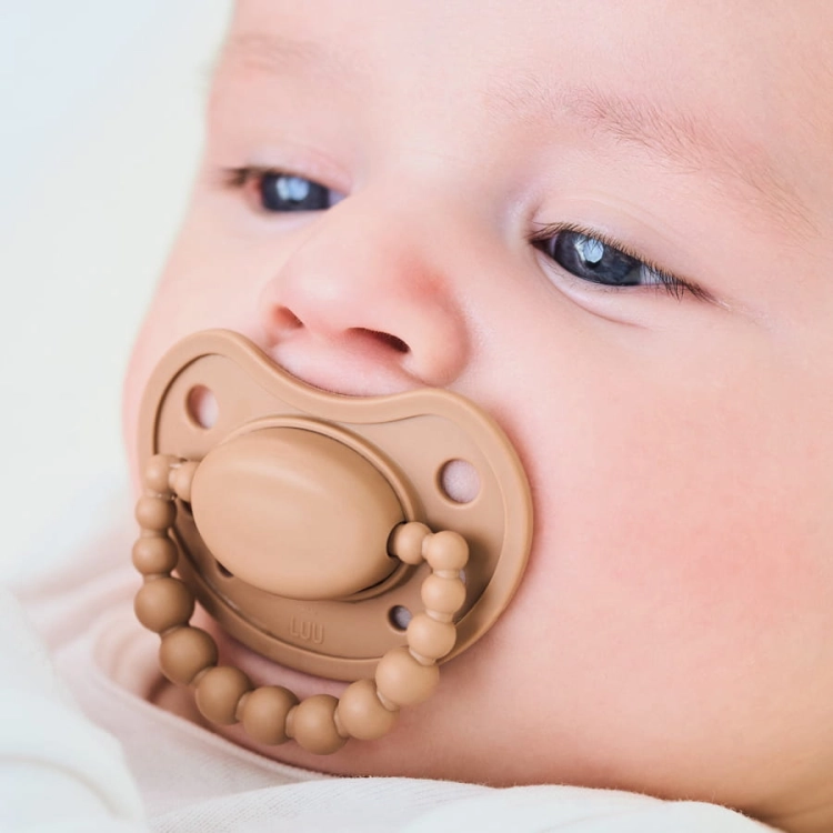 Smoczek pozycjonujący - Milk Hazelnut / LUU Kids