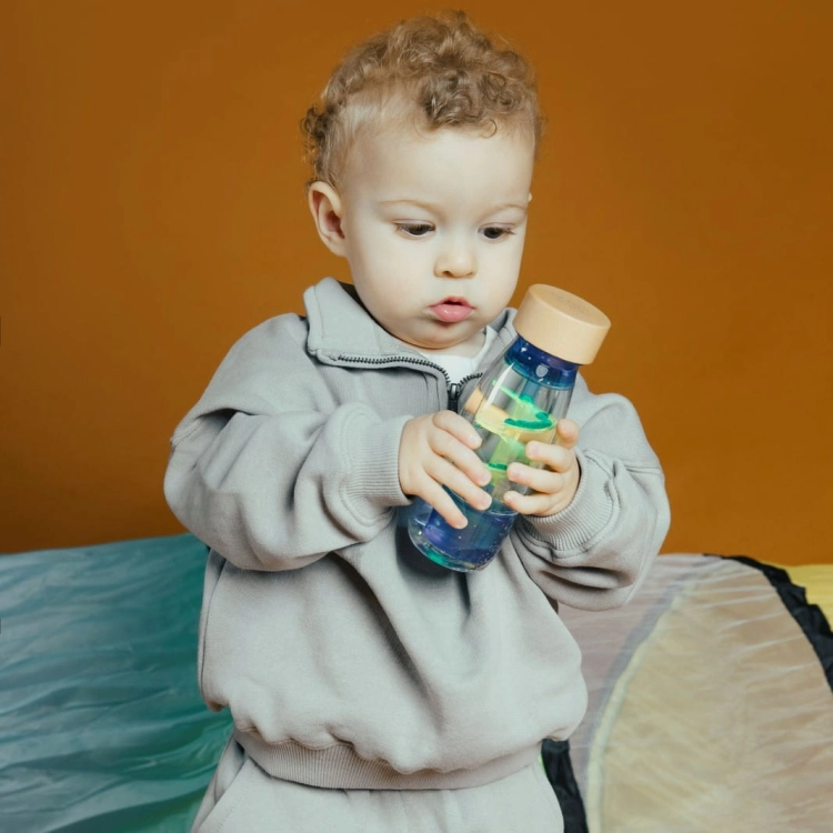 Butelka sensoryczna dwufazowa MOVE SPIRALA niebieska / Petit Boum
