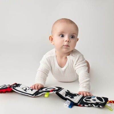 Niebieska książeczka sensoryczna  Mom's Care