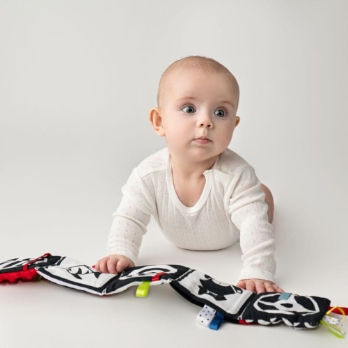 Niebieska książeczka sensoryczna  Mom's Care