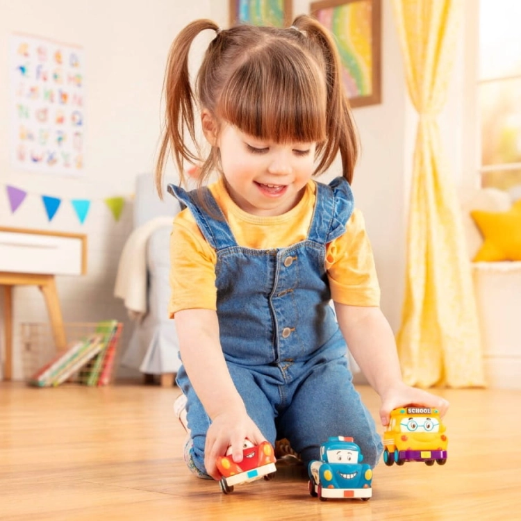 Mini Wheeee-ls! – zestaw 3 mini autek z napędem z wyścigówką BX1657Z / B.Toys