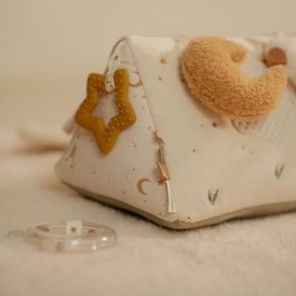 Trójkąt Little Dutch Newborn Naturals wymiary i kształt zabawki