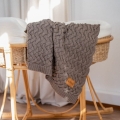 Detal splotu koca merino La Millou w kolorze Stoned Brown