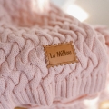 Kocyk z wełny merynosa Stoned Pink zbliżenie na miękki splot