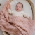Detal nowoczesnego splotu koca merino La Millou Stoned Pink