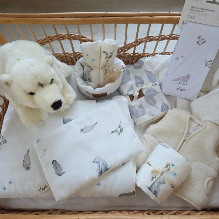 Otulacz bambusowy Layette Greenland wykorzystany jako lekki kocyk do wózka
