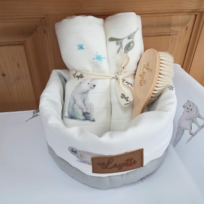 Pojemnik Layette prezentujący wzór roślinny kolekcji Greenland i jednolity środek