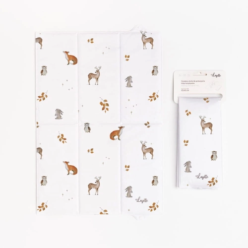 Mata do przewijania składana Layette Woodland z leśnym motywem widok ogólny