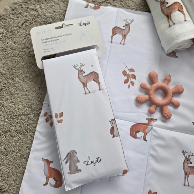 Rozłożona mata turystyczna Layette 60x40 cm prezentująca miękkie wypełnienie i folię