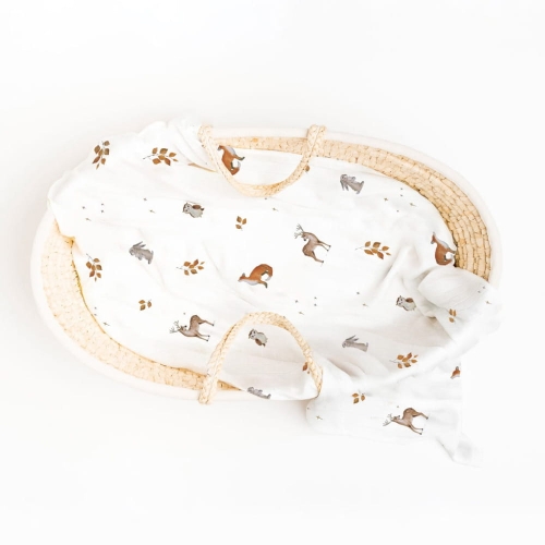 Duży otulacz bambusowy Layette Woodland 120x120 cm z leśnym motywem zwierząt