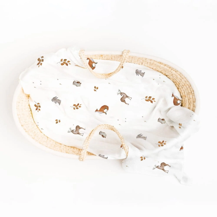 Duży otulacz bambusowy Layette Woodland 120x120 cm z leśnym motywem zwierząt