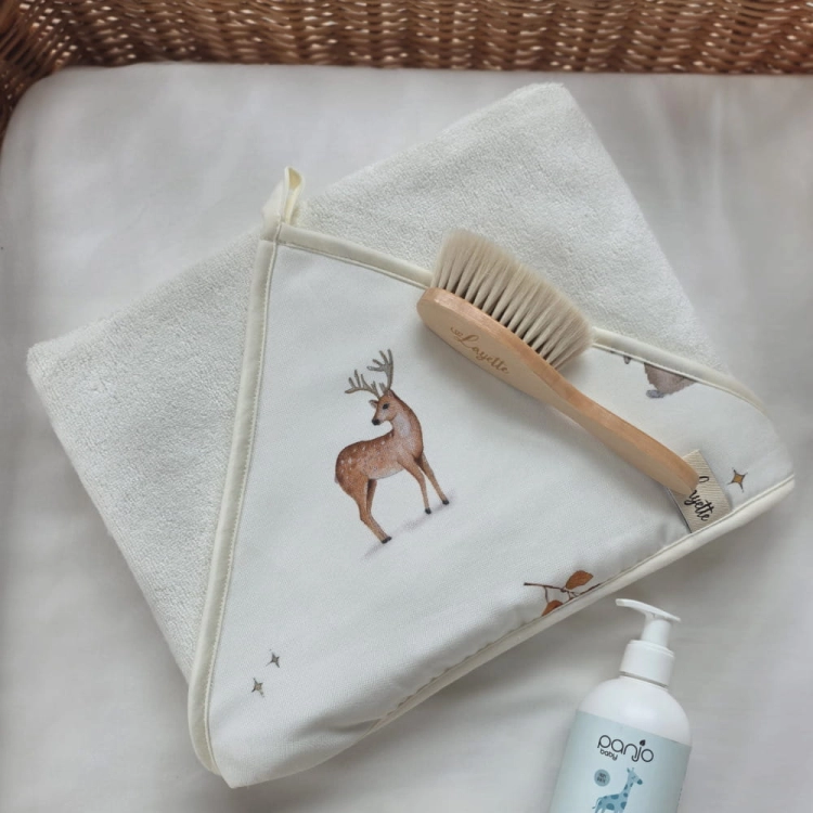 Zbliżenie na chłonną strukturę frotte bambusowej ręcznika Layette Woodland