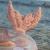Zbliżenie na ogon syreny z koła do pływania Dreamy Mermaid 91cm Little Dutch – detal nadmuchiwanego koła w wodzi