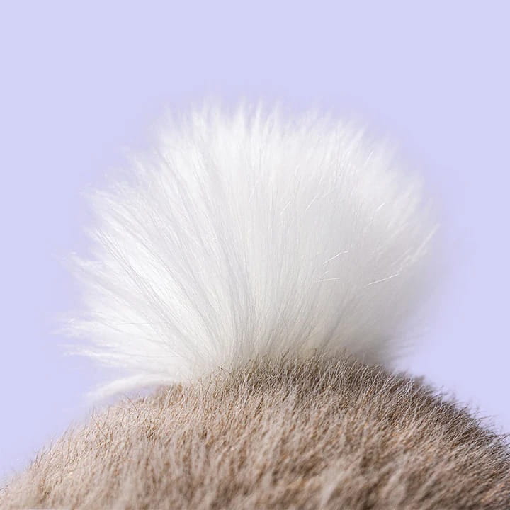 Zbliżenie na biały puszysty ogoneczek przytulanka Króliczek Flufflet 18cm fawn Jellycat – detal miękkiej maskotki dla niemowląt