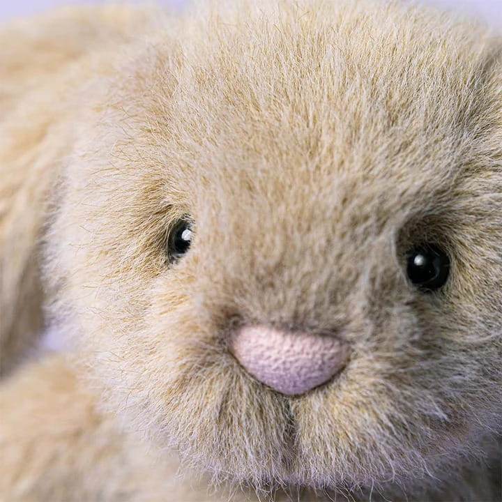 Zbliżenie na twarz przytulanka Króliczek Flufflet 18cm oat Jellycat – różowy nosek i czarne oczka, miękka maskotka dla niemowląt