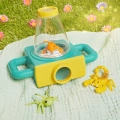 Mikroskop Itty-Bitty Microscope B.toys na trawie w ogrodzie – figurka mrówki w pojemniku z lupą, zabawka naukowa dla dzieci