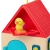 Zbliżenie na dach domku z zamkami Unlock & Learn Box B.toys – figurka żółtej kaczuszki ukryta pod otwartym czerwonym dachem
