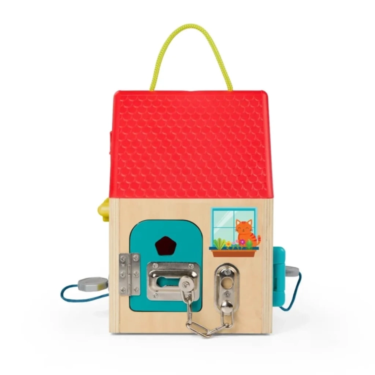 Domek z zamkami Unlock & Learn Box B.toys – widok z przodu, turkusowe drzwi z zamkami i kluczykami, ilustracja kota w oknie