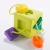 Sorter Kostka OombeeCube Fat Brain Toys – zielona sensoryczna kostka z kolorowymi kształtami na sznurkach, zabawka edukacyjna dla niemowląt od 6 miesiąca