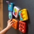 Tablica PlayTab Fat Brain Toys – 6 odłączanych paneli aktywności prezentowanych na ciemnej powierzchni: turkusowy z lusterkiem, fioletowy z pokrętłem, biały z obrotowym motylkiem, żółty z teksturą, pomarańczowy z labiryntem i czerwony z wypustkami