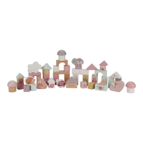 Zestaw klocków Fairy Garden FSC Little Dutch – pełny zestaw wszystkich klocków ułożonych w panoramę: domki, wieże, chmurki, grzybki i figurki na białym tle