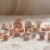 Zestaw klocków Fairy Garden FSC Little Dutch – wszystkie elementy zestawu ułożone na białym dywanie, klocki w kształcie domku, chmurki, grzybki i figurki leśnych zwierząt