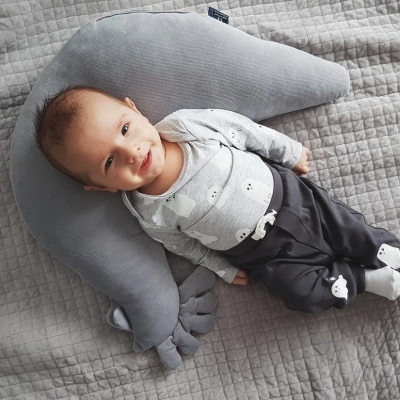 Kura La Millou Dark Grey poduszka do karmienia Szara