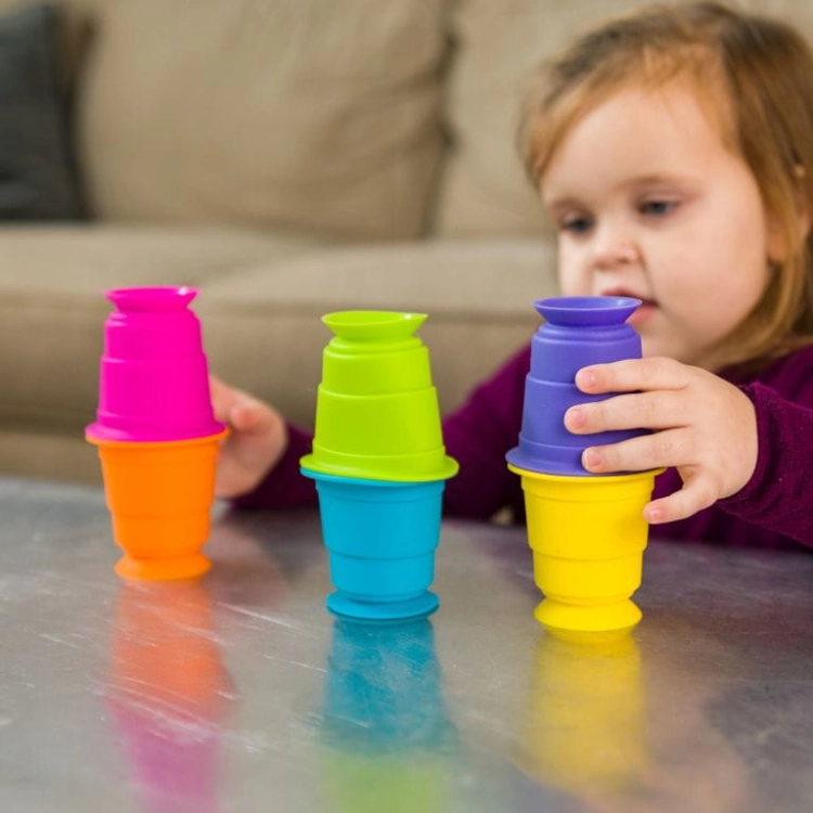Zabawka Przyssawka dla Dzieci Kubeczki — Fat Brain Toys