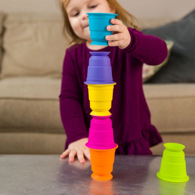 Zabawka Przyssawka dla Dzieci Kubeczki — Fat Brain Toys