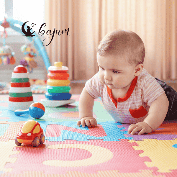 Dlaczego warto kłaść dziecko na brzuchu? Leżenie na brzuszku niemowlaka